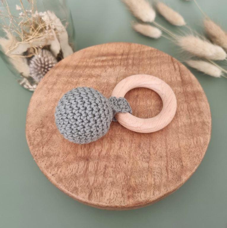 Geschenken voor de kersverse ouders binnen het bedrijf. 